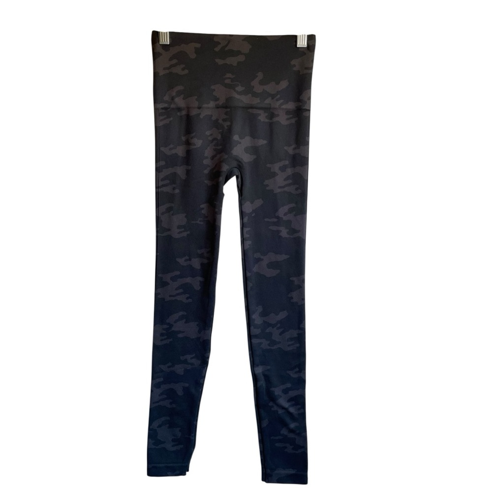 SPANX Dark Blue, Green, Lavender Camo Leggings Sleek Form-Fitting Design NWOT - Picture 4 of 7